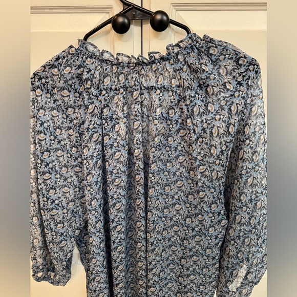 Chelsea & Theodore 1X Blue Floral Relaxed Blouse - Picture 7 of 7